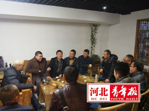 9月20日，由本報《經濟圈》周刊聯(lián)合河北省收藏家協(xié)會根雕專業(yè)委員會及河北物華拍賣行有限公司共同舉辦的“首屆中國根雕收藏品拍賣會”活動將于河北省石家莊市南二環(huán)的古韻文化廣場C座負一層年年榆古典家具會館盛大開幕。從今日起，來自全國多個省市的根雕精品陸續(xù)展出。